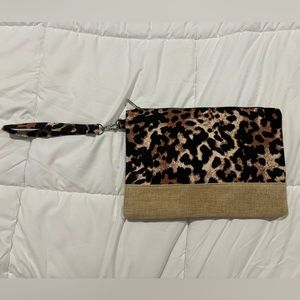 Leopard clutch